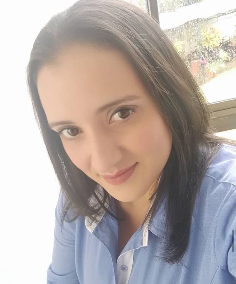 Andrea Zambrano 33 años – Guayaquil
